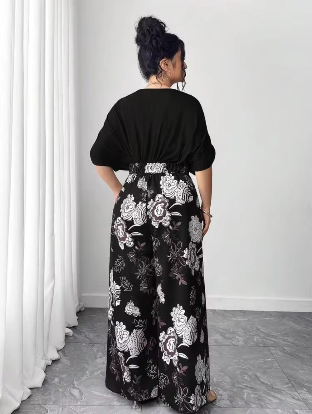 Elenzga Plus Size V-Neck Short Sleeve Jumpsuit. Size 20. New. - Picture 2 of 2